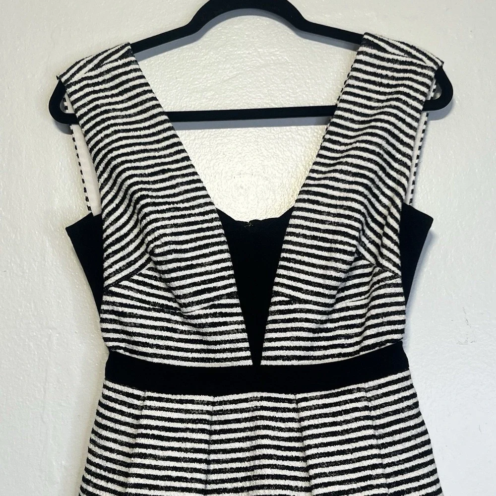 BCBGMAXAZRIA Piper V-Neck Peplum Mini Dress Deep‎ Back  Sz 4 Festival Striped